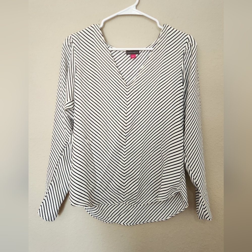 Black And White Striped Vneck Top Small